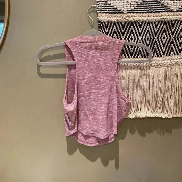 GYMSHARK PINK CROP TANK TOP M - Picture 3 of 4